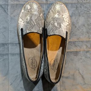 Snakeskin shoe